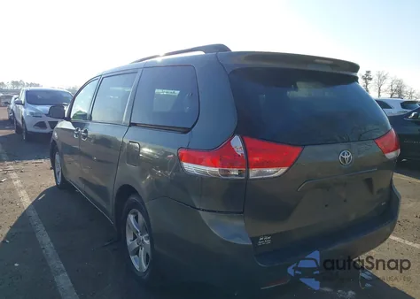 2011 Toyota Sienna Le V6 z USA, uszkodzony, nr VIN 5TDKK3DC4BS149701